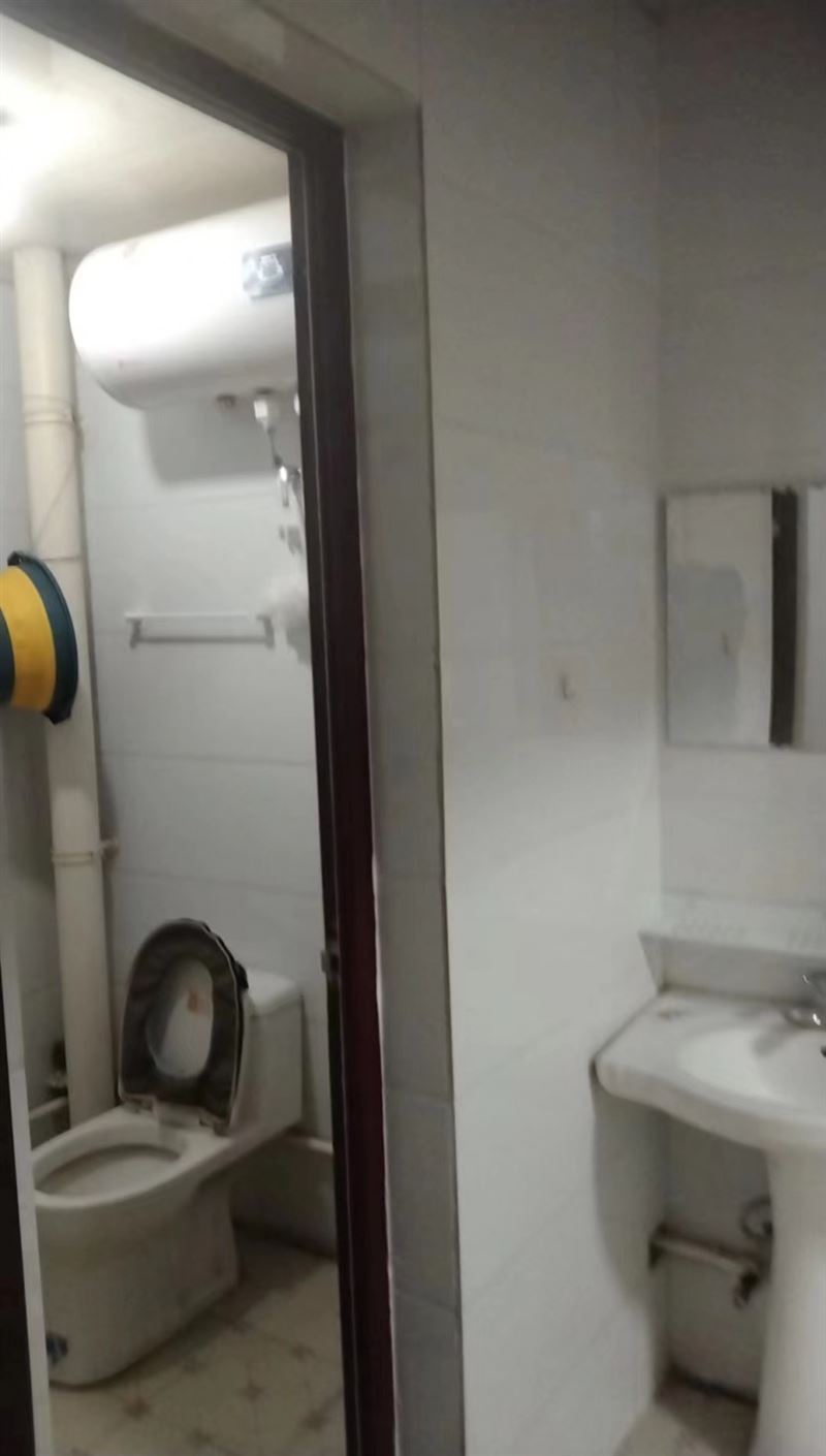 汉台区紫柏路万泰康居城后自建房1-5楼随时看房、交通便利、马上入住