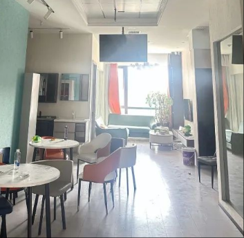 汉中火车站出站口15号楼2楼,166平方,精装修出租